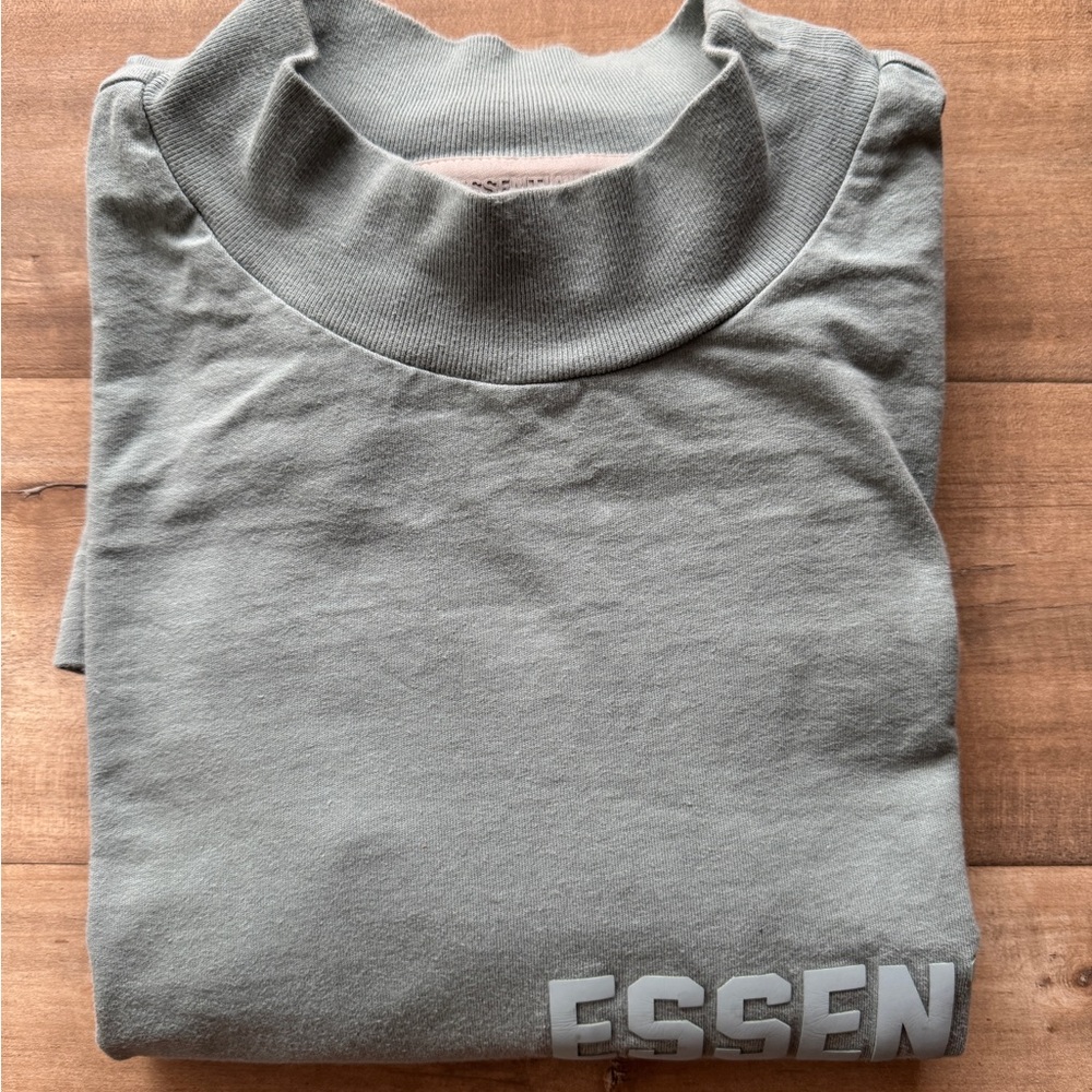 Essentials Men's Long Sleeve Shirt in Light Gray